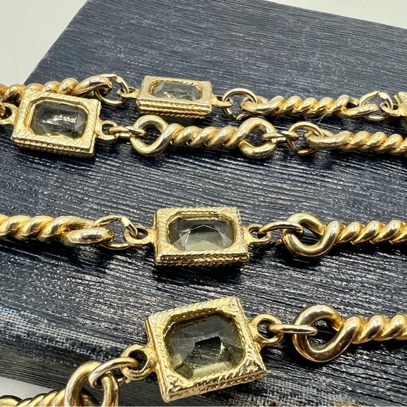 Magnificent vintage gold tone chain necklace with crystal embellishments 34” - Picture 10 of 11
